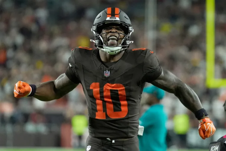 Browns chase rare win in Pittsburgh